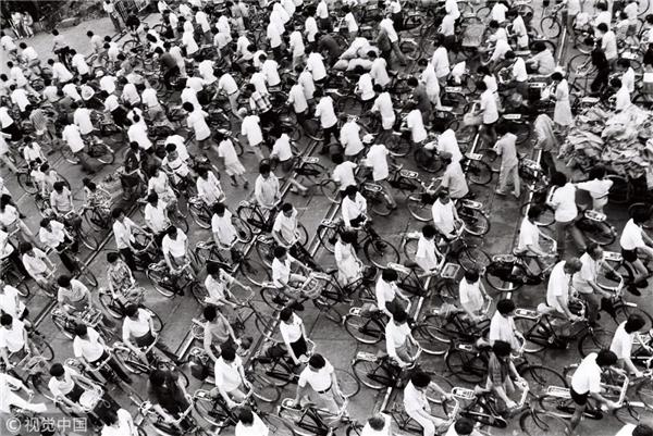 今天,致敬改革开放,致敬我们共同奋斗的四十年