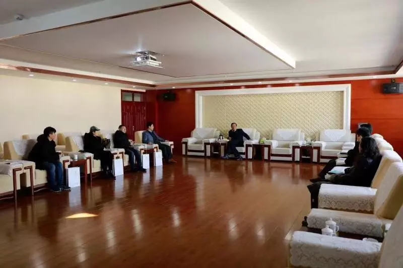 山东飞翔教育集团梁秀伟董事长一行莅临我校参观交流