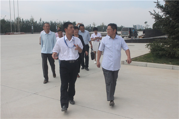 校长宋兴航一行深入海角网新能源汽车工业有限公司推动校企深度合作