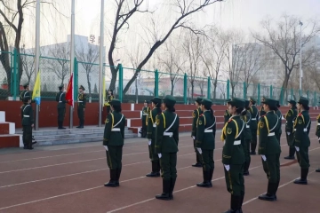 我校举行2025年新学期第一次升旗仪式