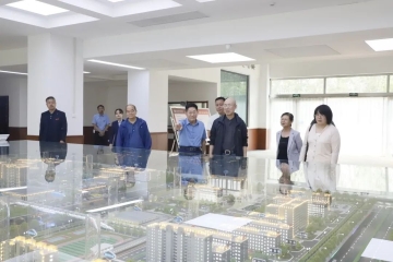 省政协港澳台侨和外事委员会主任张健一行莅临我校指导工作